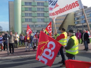 Prise de parole devant l'hôpital